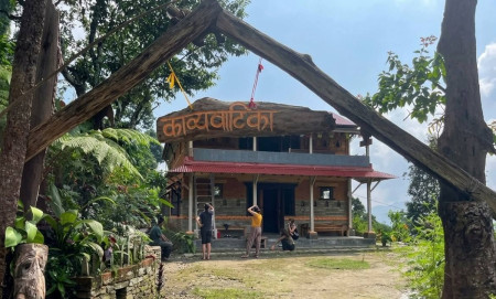 फेस्टिभल स्थल काव्यवाटिका। अहिले अन्तर्राष्ट्रिय हिमालयन बुटोह फेस्टिभलका लागि पाहुना कलाकारहरू अभ्यास गर्दैछन्।
