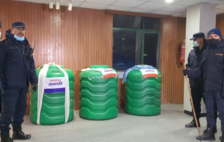 सभापति पदका लागि मत खसालिएका तीनवटै ड्रम गणनास्थल ल्याइएका छन्। तस्बिर: प्रशन्न पोखरेल/सेतोपाटी