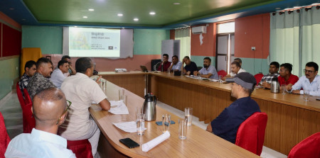 सिन्धुलीमाढीमा शुक्रबार आयोजित सिन्धुलीगढी सम्पदा संरक्षण संवाद कार्यक्रमका सहभागीहरू। तस्बिर: सौरभ ढकाल