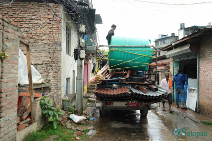 काठमाडौंका झन्डै ३५ सय परिवारलाई २४ घन्टाभित्र घर खाली गर्न राज्यले दिएको उर्दी