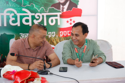 कांग्रेसले समाजवाद छाडेन, पुन:परिभाषित गर्‍यो