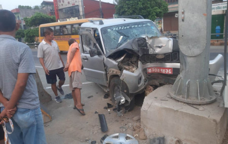 दुर्घटनाग्रस्त गाडी। तस्बिरः भगवती पाण्डे।