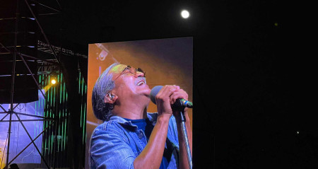 'स्टेजमा अमृत गुरूङ इमोसनल, फ्लोरमा म'