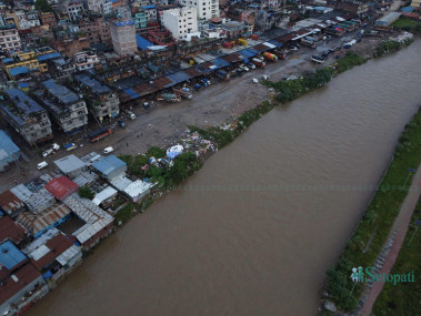 बागमतीमा आएको बाढी। तस्बिर: नवीनबाबु गुरूङ/सेतोपाटी
