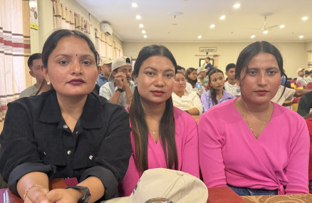 बायाँबाट क्रमश मनिषा विक, मनकामना बोटे र पुनम परियार।