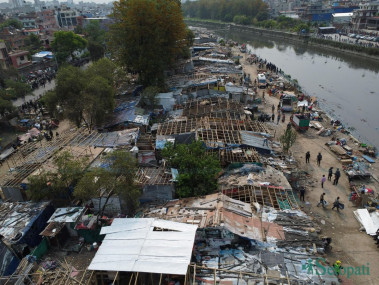 बिहान १० बजेसम्म झन्डै ७० प्रतिशत झुपडी र भौतिक संरचना भत्काइयो