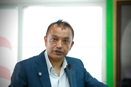 सभापति थापा।