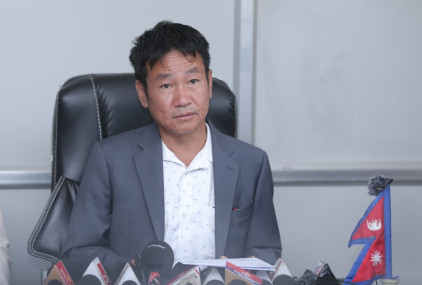 प्रतिपक्षबाट एक्लै कराइरहेका हर्क