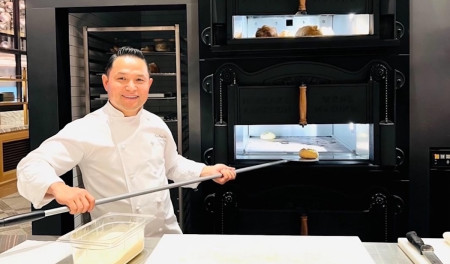 सुन बेचेर विदेशिएका थिए, अहिले पाँचतारे होटलमा छन् हेड–सेफ