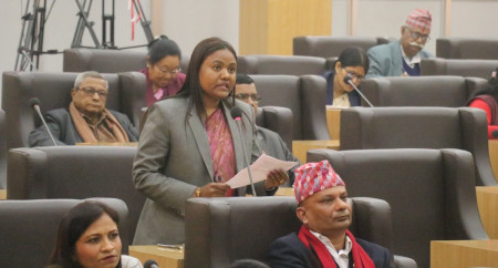बिहीबारको प्रदेश सभा बैठकमा बोल्दै माओवादी सांसद वन्दना झागड।