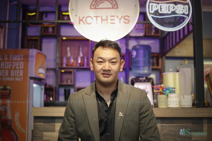 कोथेजका सञ्चालक सन्नी बज्राचार्य। तस्बिरः नवीनबाबु गुरूङ/सेतोपाटी