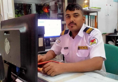 सेक्युरिटी गार्ड घनश्याम, फुर्सदमा गर्छन् फेसबुकका समस्या समाधान