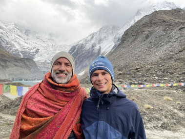 म्याथिएस हर्जोग र उनका छोरा इथन।
