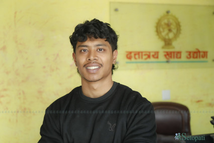 तीन पुस्ताले बेचिरहेको दालमोठ