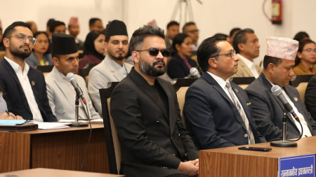 हर्क साम्पाङले भनेजस्तो संसदमा किन बजाइँदैन ताली, सांसदले किन ठोक्छन् टेबल?