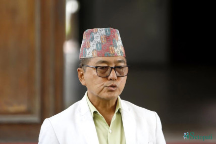 बैठकपछि पत्रकारहरूसँग कुरा गर्दै राप्रपा अध्यक्ष लिङ्देन। तस्बिरः नवीनबाबु गुरूङ/सेतोपाटी।