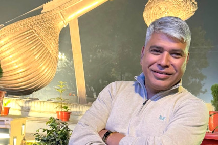 पढ्न जर्मनी गएका थिए, बने बेलायतमा होटल व्यवसायी