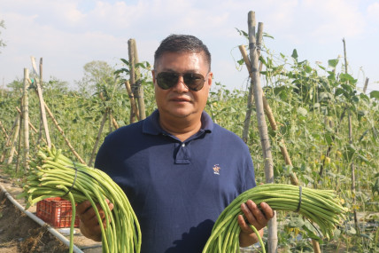 बक्सिङ सिकाउँदै तरकारी फलाउँछन् ५१ वर्षीय राजु