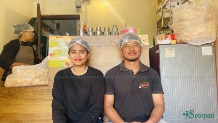 मास्टर्स पढिरहेका दुई साथी बेच्छन् पानीपुरी–चटपटे, गर्छन् डेलिभरी पनि