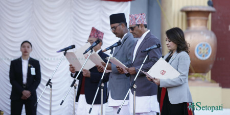 नवनियुक्त चार मन्त्रीले लिए शपथ (तस्बिरहरू)