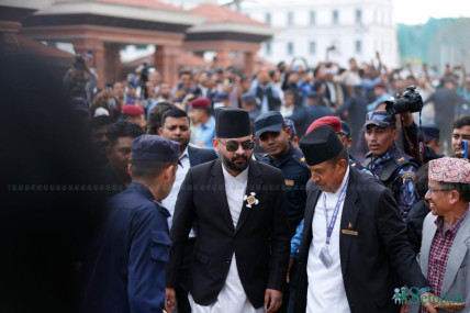 शपथका लागि सिंहदरबार पुगे सांसदहरू (तस्बिरहरू)