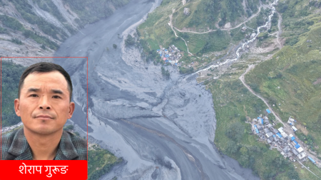 बूढीगण्डकी बाढीले क्षति पुर्‍याएको चुमनुब्री ३ घट्टेखोला क्षेत्र र शेराप गुरूङ।
