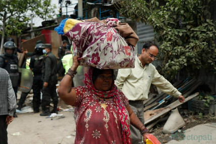 अहिलेसम्म २१९ परिवारका ९९७ जना सुकुम्बासी पुगे रंगशाला