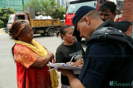 थापाथलीबाट रंगशाला जानेमा १५ सुकुम्बासी परिवार, के गरिँदैछ यहाँ?