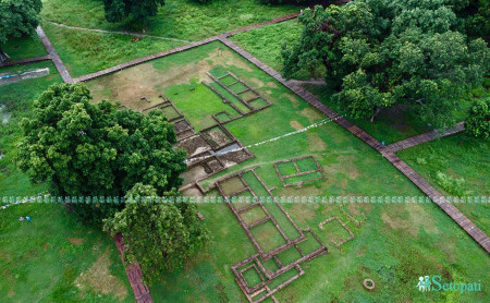 कपिलवस्तुको तिलौराकोटमा बुद्धकालीन संरचनाका अवशेष। तस्बिर: नवीनबाबु गुरूङ/सेतोपाटी