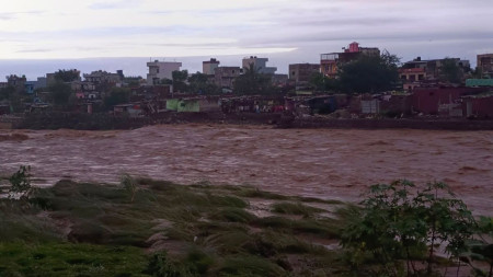 तिनाउले बुटवलका ६ वटा घर बगायो, एक हजार भन्दा बढीलाई सुरक्षित स्थानमा सारियो