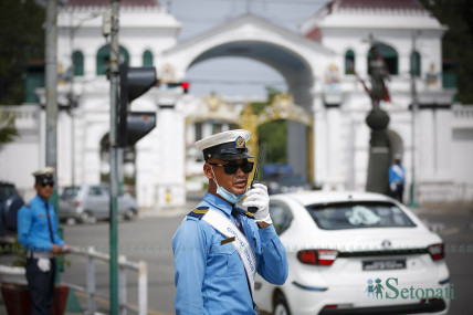 काठमाडौंका सडकमा ट्राफिक प्रहरीको सक्रियता (तस्बिरहरू)