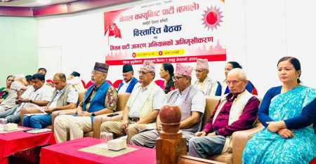 एमाले नेतालाई कार्यकर्ताहरूले भने– नेतृत्व पुनर्गठन नभए सदस्यता नवीकरण गराउन सकिँदैन