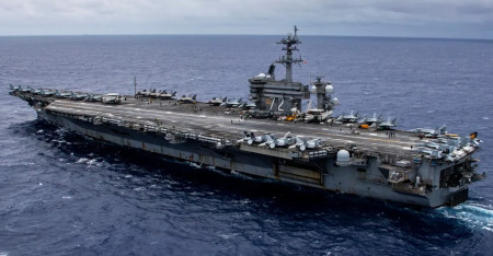 युएसएस अब्राहम लिंकन विमानबाहक युद्धपोत। तस्बिरः फक्स न्युज।