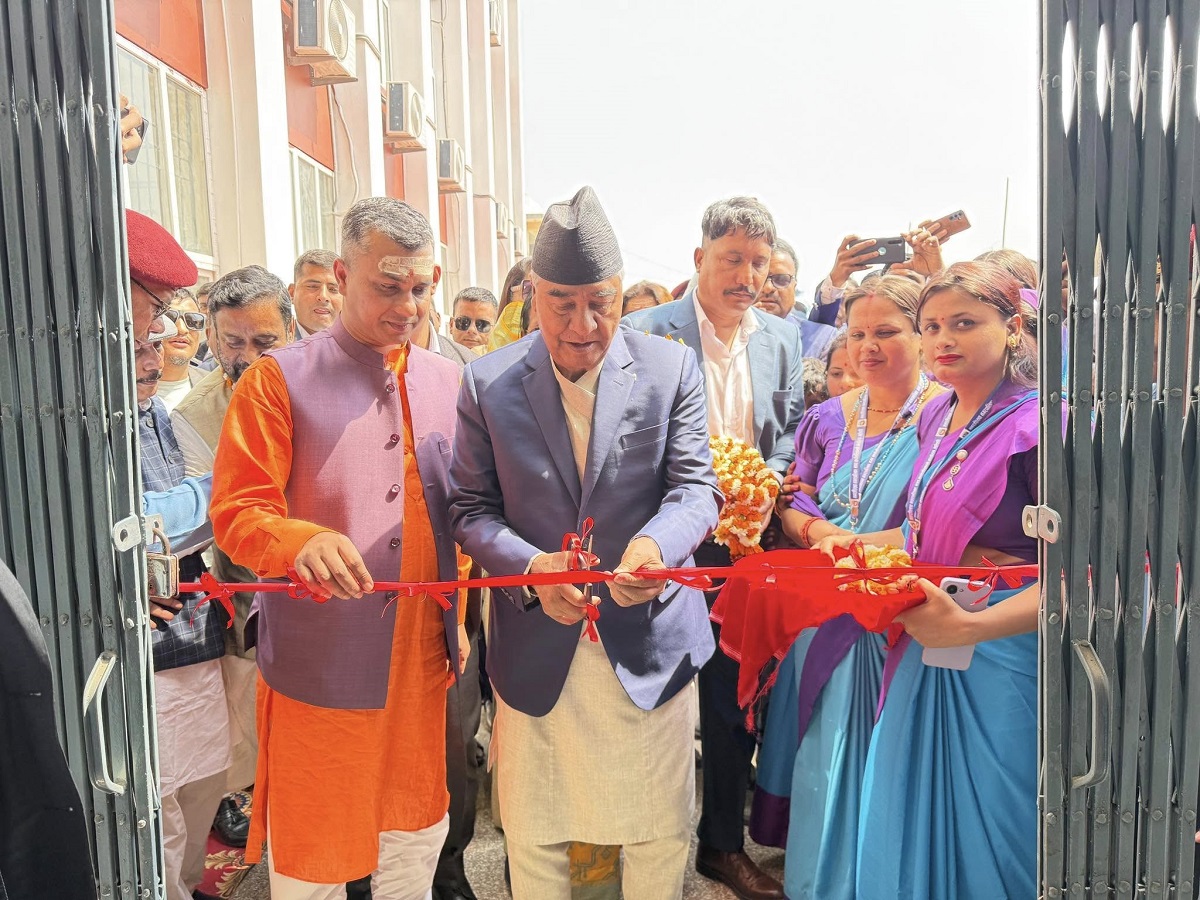 देउवाले गरे मनराशिसवा नगरपालिका भवन उद्घाटन