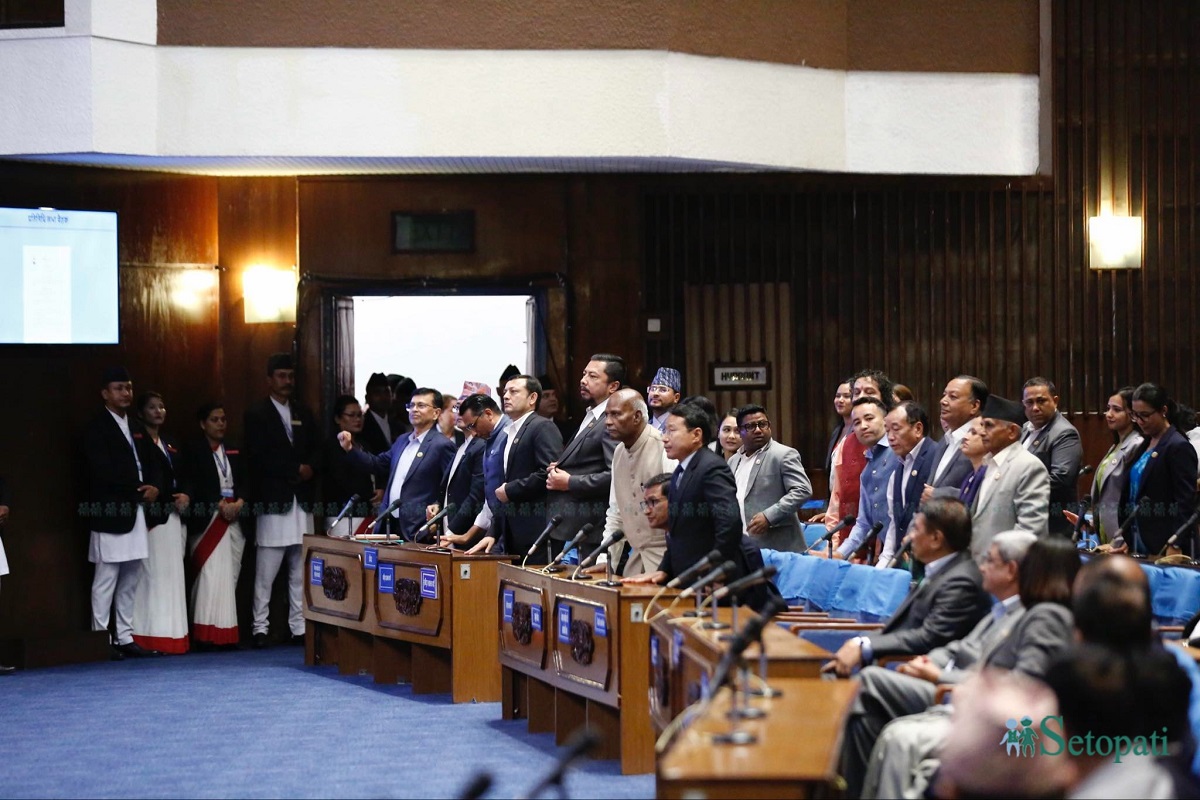 प्रतिपक्षी दलले जनाए विरोध, गरे संसद अवरोध