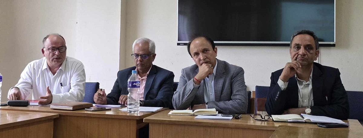 न्यूनतम योग्यता पिएचडी राखेर किन प्राध्यापक, सहप्राध्यापक र उपप्राध्यापक नियुक्त गर्दैछ त्रिवि?