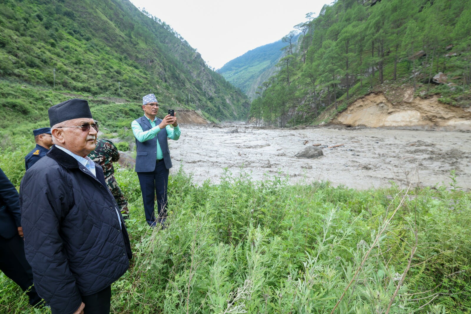 प्रधानमन्त्री ओलीले गरे रसुवा र नुवाकोटको बाढी प्रभावित क्षेत्रको अवलोकन