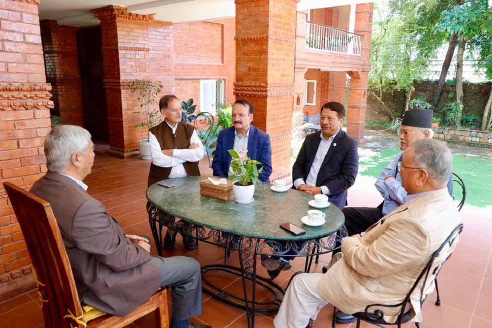 चाक्सीबारी छलफलको निष्कर्ष सुनाउन देउवानिवास पुगे कांग्रेसका नेताहरू