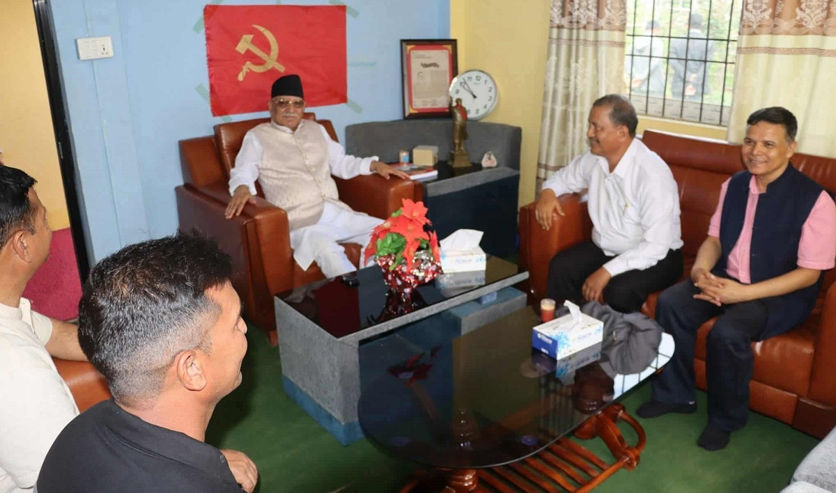 विप्लवलाई भेट्न हरिसिद्धि पुगे प्रचण्ड