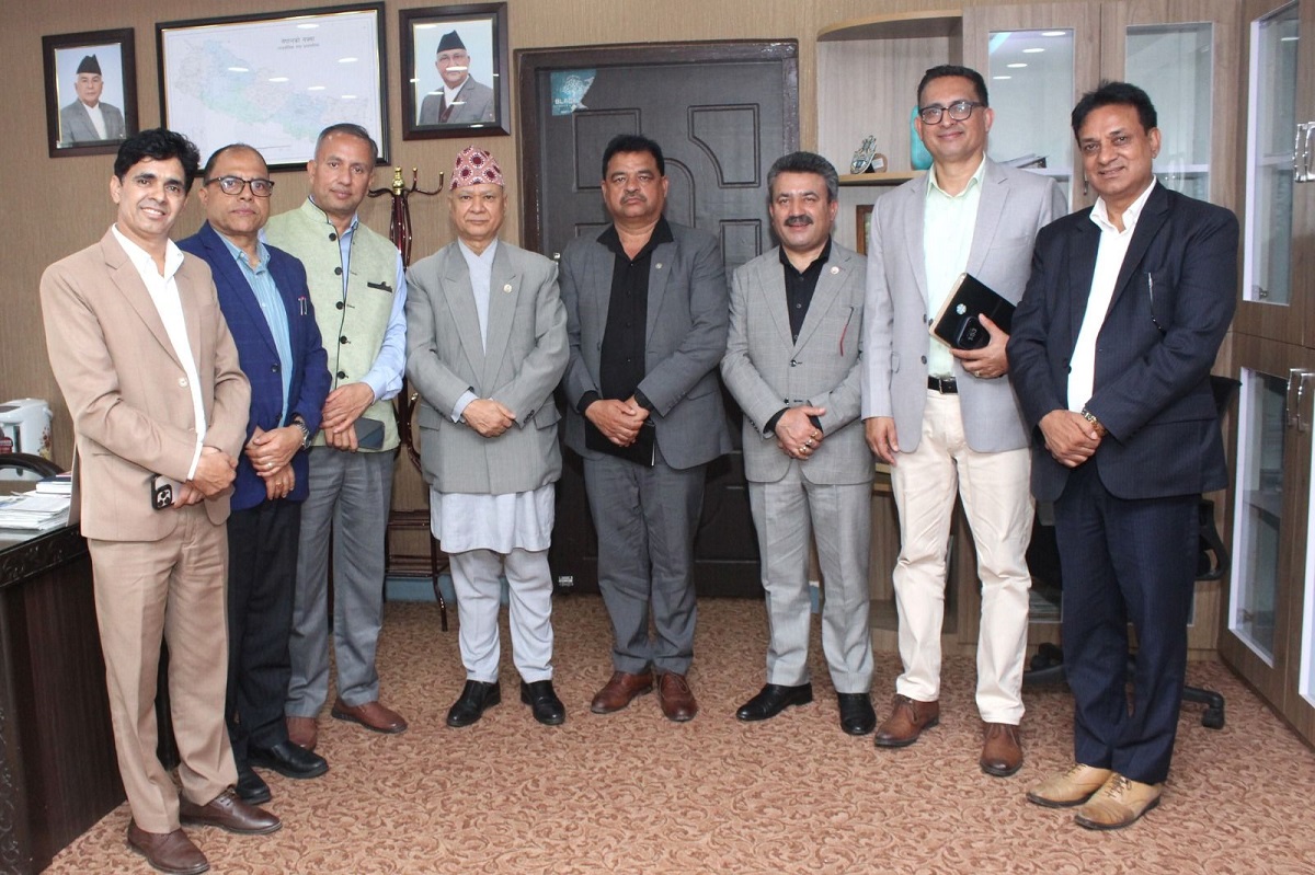 आन्दोलनरत निजी विद्यालय सञ्चालकहरूले भेटे शिक्षा मन्त्रीलाई