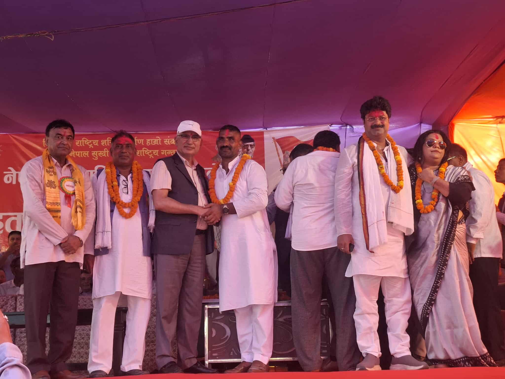 रूपन्देहीका दुई गाउँपालिकाका पूर्वअध्यक्ष लगायत एमालेमा प्रवेश