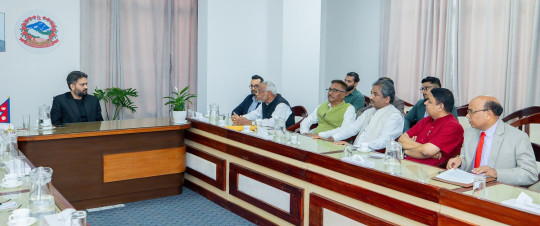 राजेन्द्र महतोले प्रधानमन्त्रीलाई सुनाए यस्तो गीत