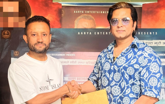 निर्देशक चन्द्र पन्त र अभिनेता सबिन श्रेष्ठ।