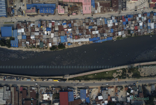 बल्खुस्थित सुकुम्बासी बस्ती। यहाँ शुक्रबारबाट डोजर चलाउने भनिएको छ। तस्बिर: नवीनबाबु गुरूङ/सेतोपाटी