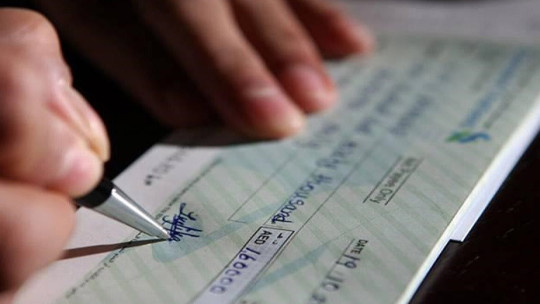 चेकको व्यवस्था नै हटाउने सोच्दैछौं: राष्ट्र बैंक