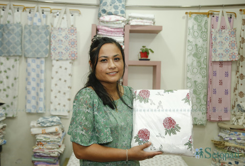 जसले जागिर छाडेर बनाइन् कटन कपडाको ब्रान्ड