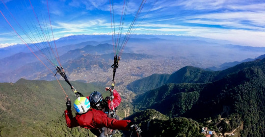 चन्द्रागिरिको आकाशमा साहसिक उडान, काठमाडौंमै प्याराग्लाइडिङको नयाँ अनुभूति