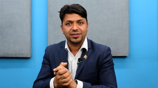 बेलायतमा चलाउँछन् दुइटा क्लिनिक, भन्छन्– काम र कमाइबाट सन्तुष्ट छु