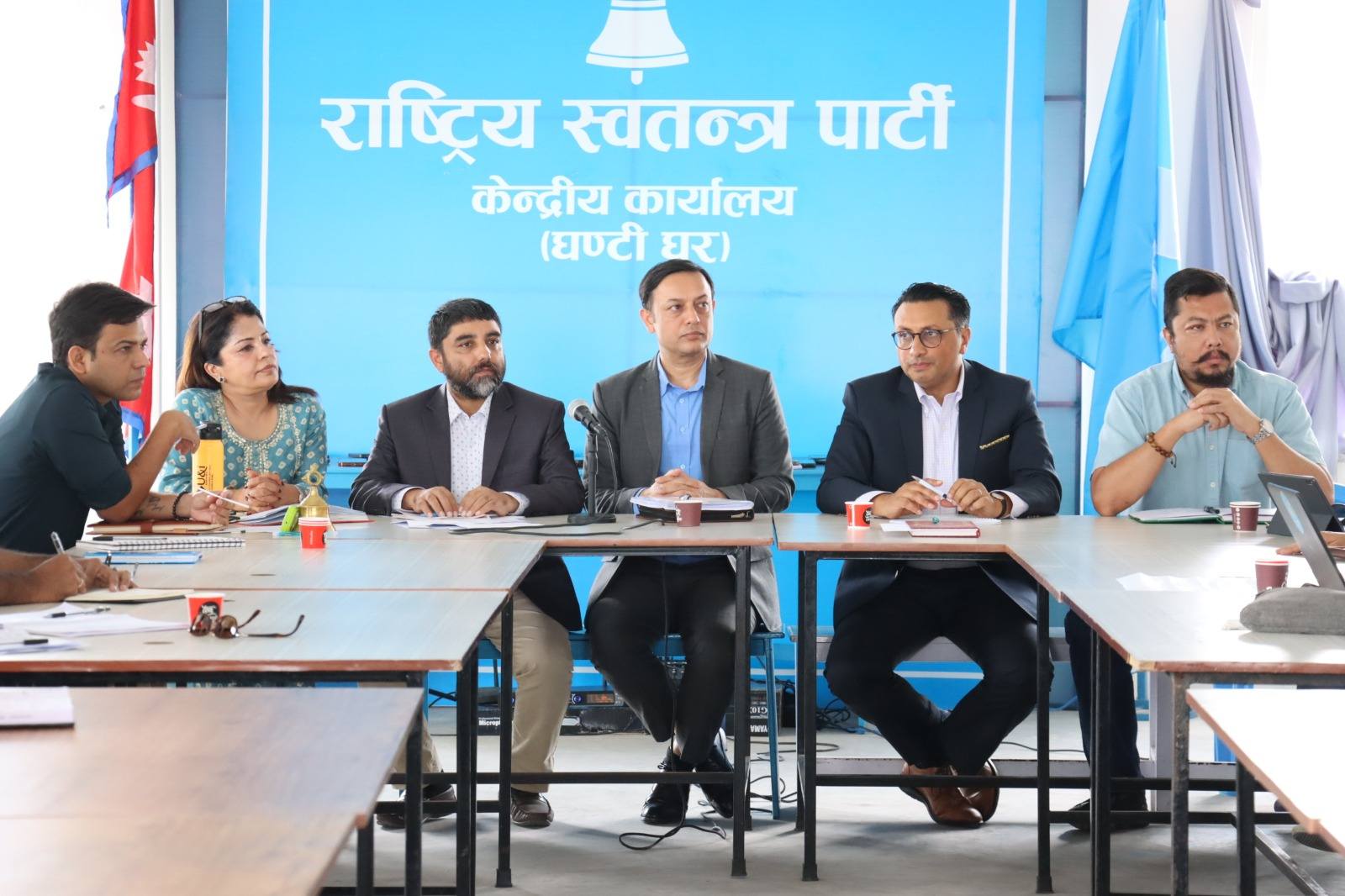 रास्वपाको निर्देशन– चाडपर्वमा उपहार नलिनू, निवर्तमान सांसदले रातो पासपोर्ट बुझाउनू