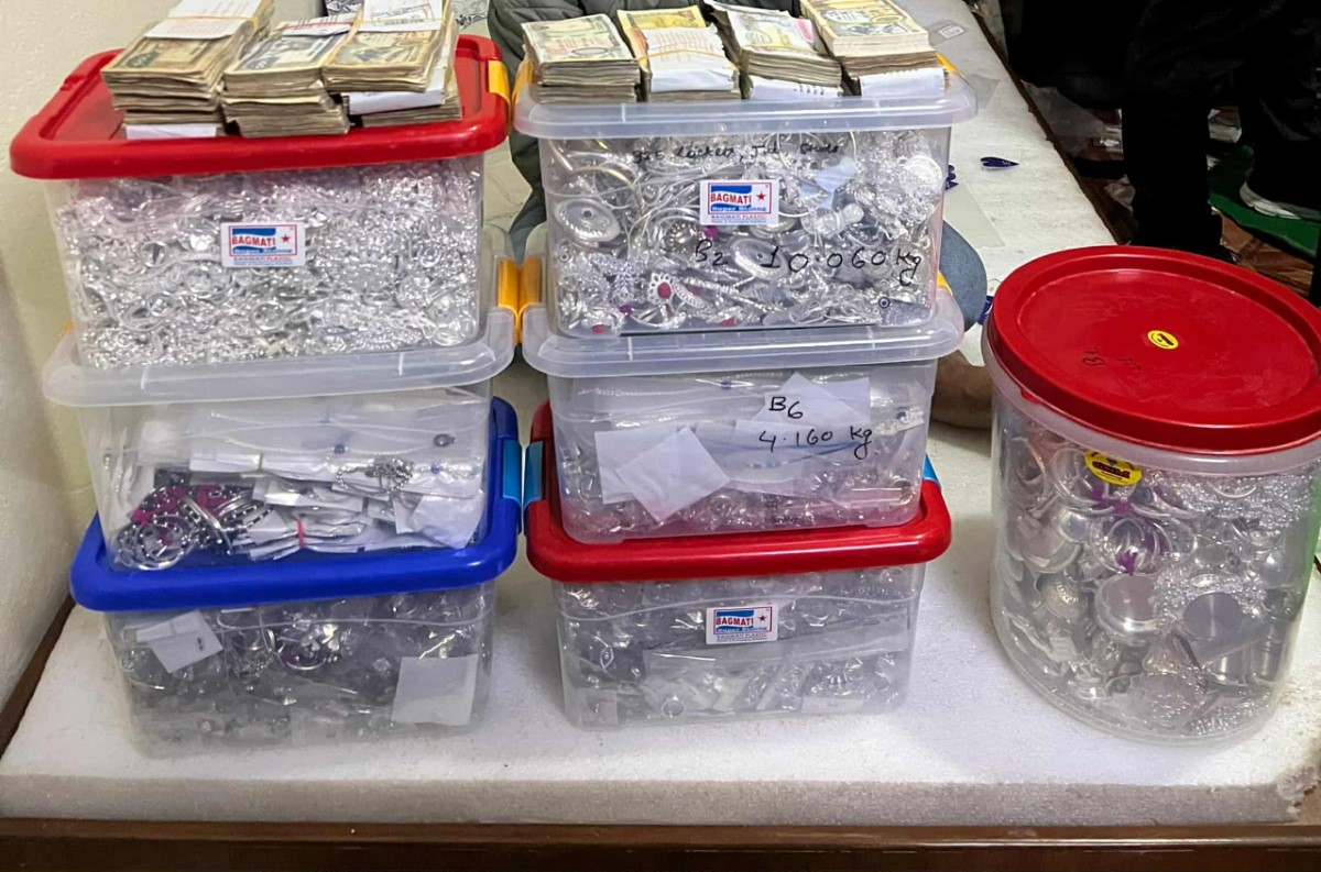 ललितपुरबाट ५० किलोभन्दा बढी चाँदी सहित एक जना पक्राउ